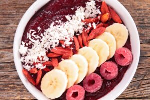 acai cremoso em tigela com toppings