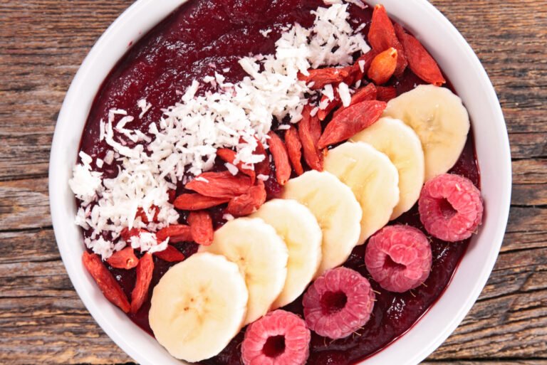 acai cremoso em tigela com toppings