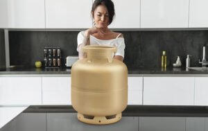botijao de gas em uma cozinha moderna