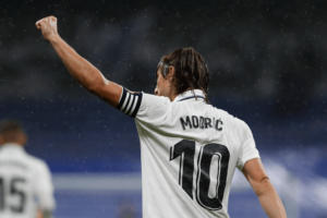 camisa dez com jogadores iconicos em campo