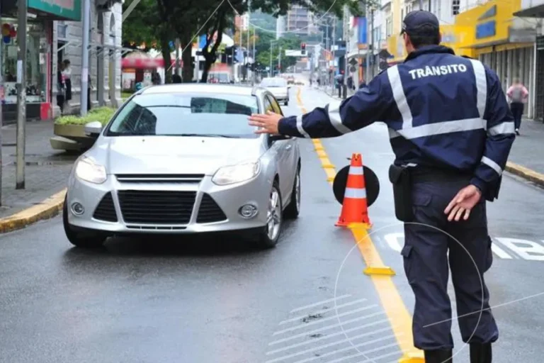 É dever de todo condutor seguir as regras de trânsito corretamente