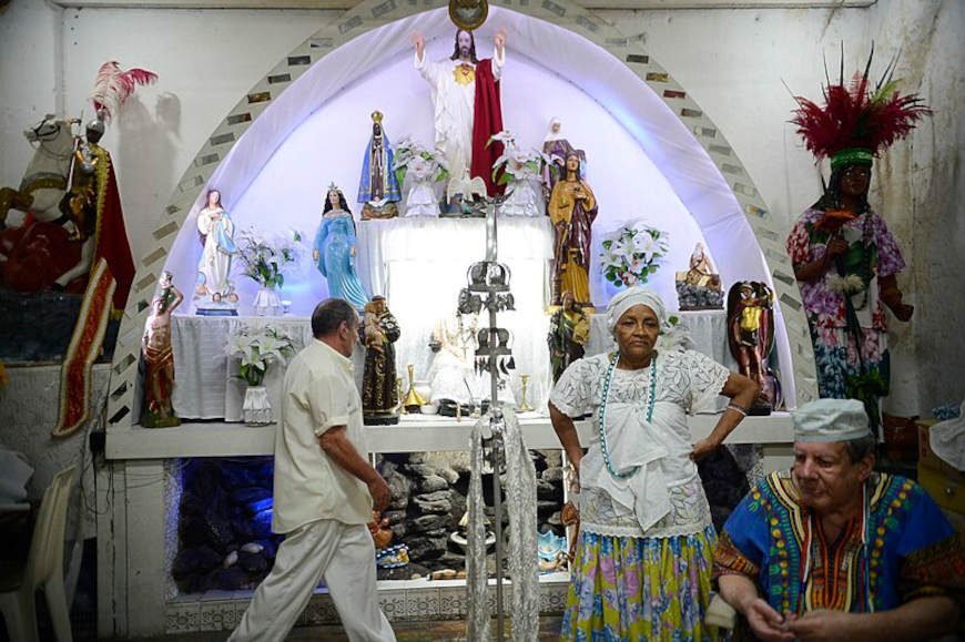 Quais são as entidades que João de Deus afirma incorporar