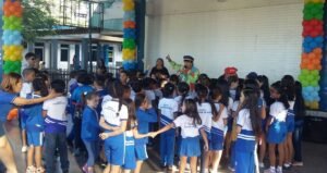 escola sesi com alunos em atividades praticas
