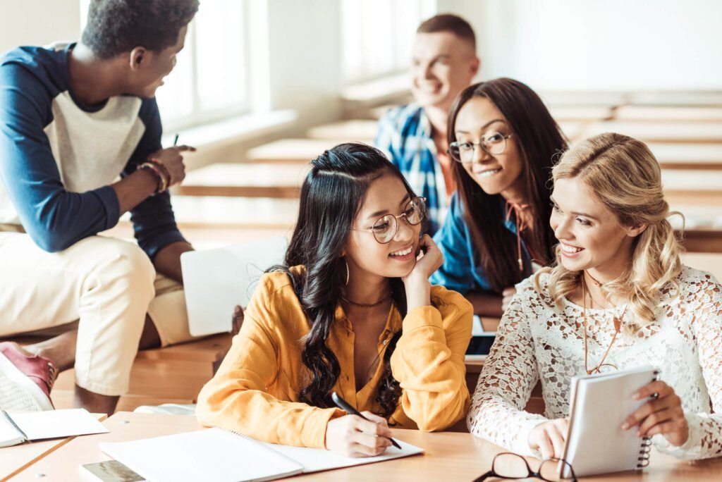 É melhor ter ensino superior incompleto ou estar cursando a faculdade