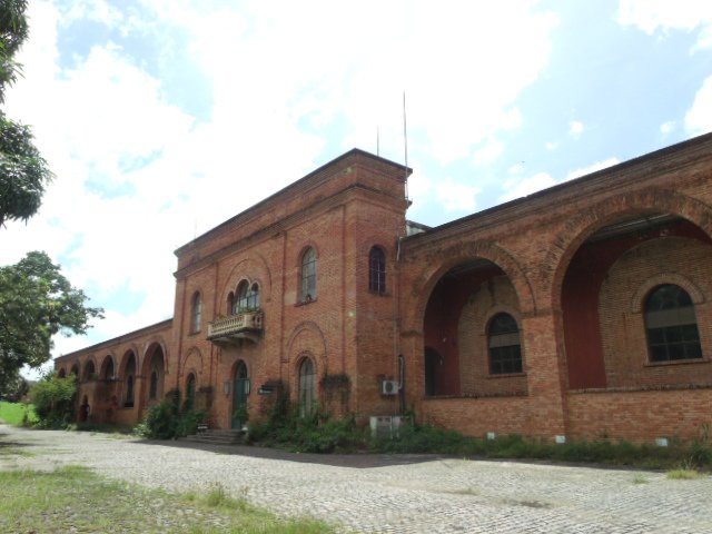 fabrica de tecidos no meio da cidade