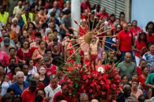 festa de sao sebastiao com procissao