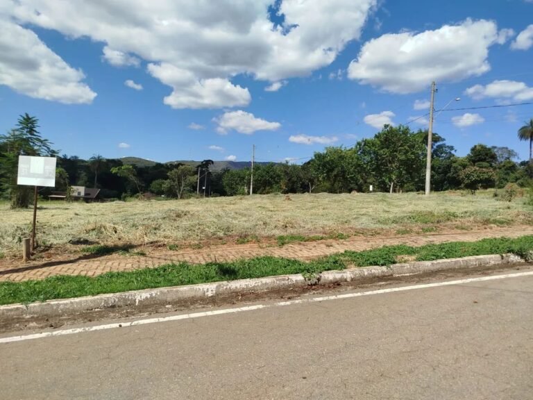 imagem de terreno com sinalizacao de emprestimo