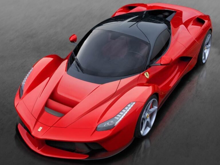 imagem de um carro la ferrari em acao