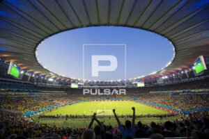 imagem de um estadio lotado durante o jogo