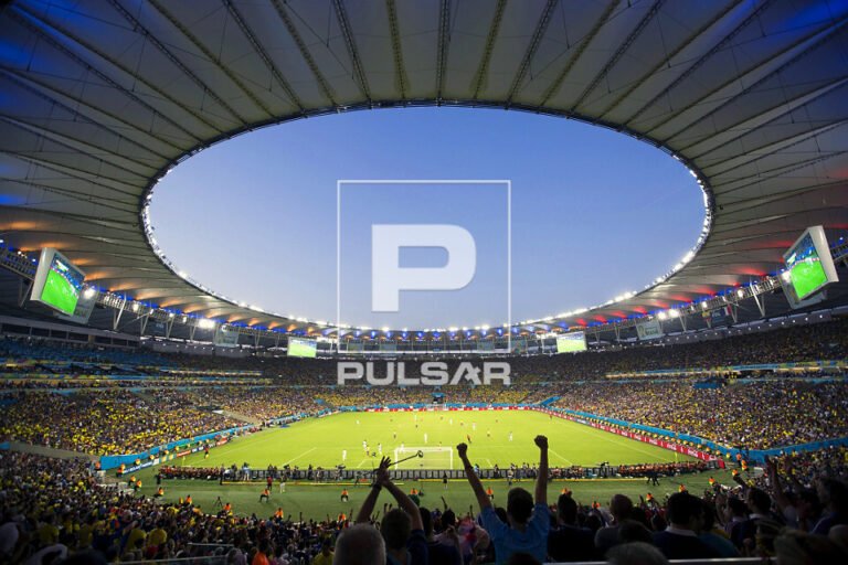 imagem de um estadio lotado durante o jogo