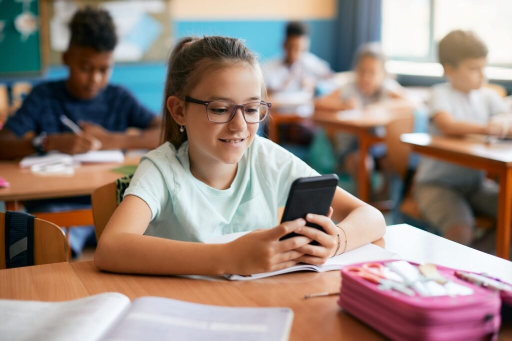 Por que Todo Jovem Deveria Usar o Telefone na Escola