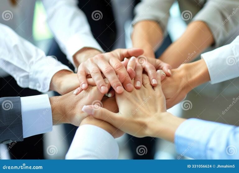 maos unidas simbolizando colaboracao e parceria