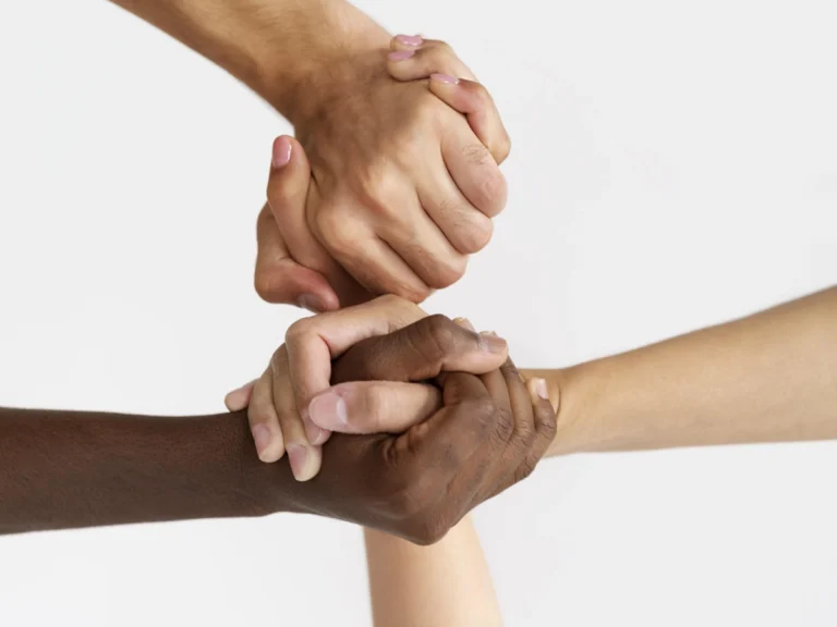 maos unidas simbolizando direitos e deveres