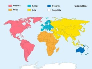 mapa mundi destacando continentes e dados