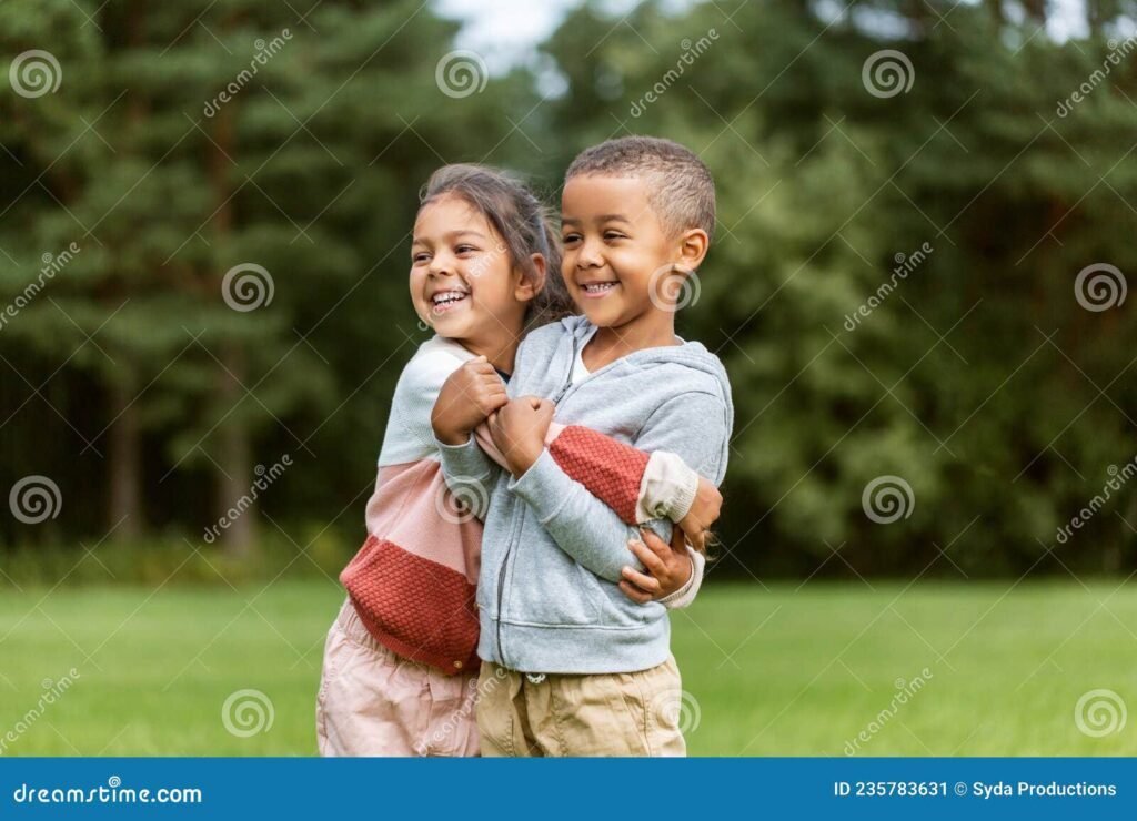 Por que os Meninos Abraçam as Meninas pela Cintura Entenda!