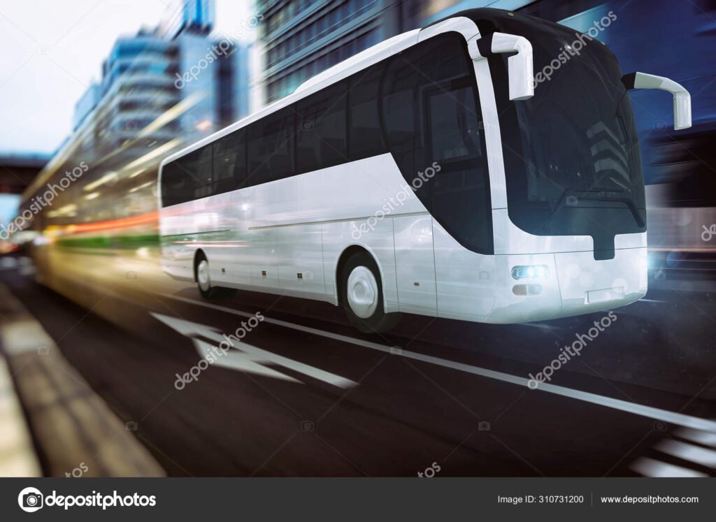 onibus em movimento na cidade