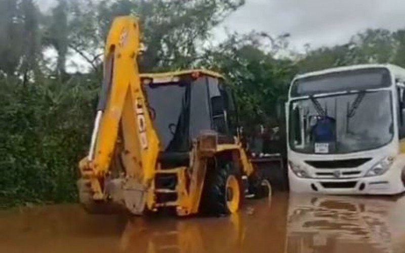 Por que a chuva causou problemas no transporte de ônibus