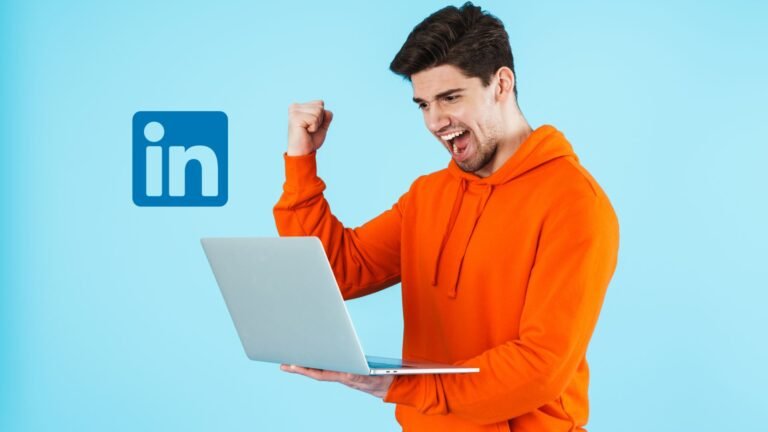 pessoa criando perfil no linkedin