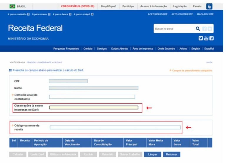 pessoa preenchendo formulario da receita federal