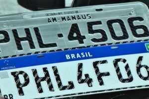 placa de veiculo com marca de clonagem