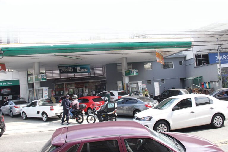 posto de gasolina movimentado em santo andre
