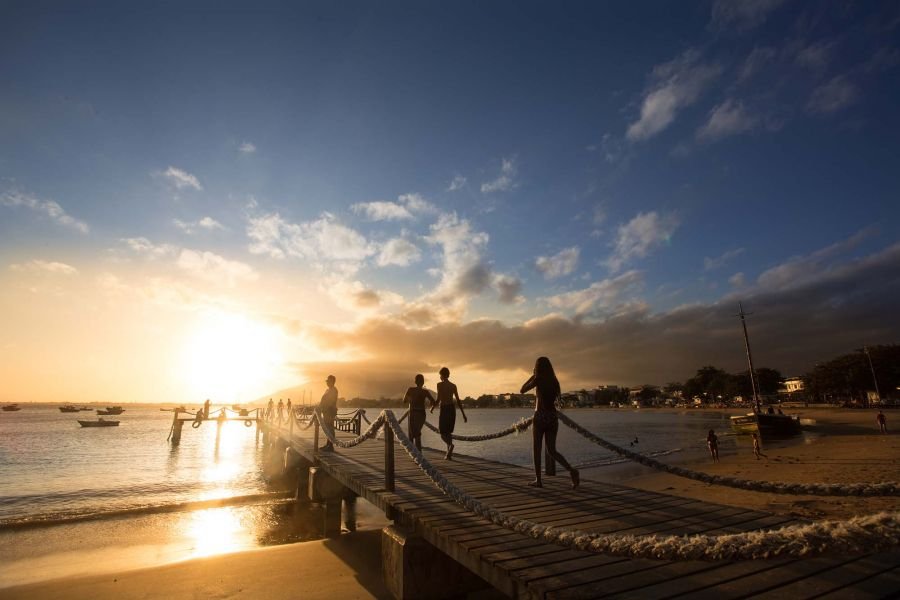 praia de rio das ostras ao amanhecer