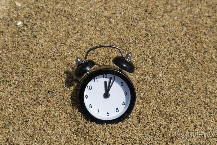 relogio de areia com ferias na praia