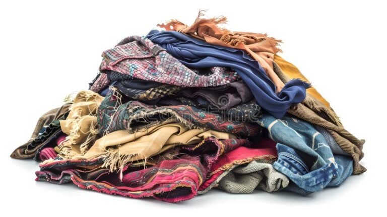 tecidos coloridos e variedade de roupas