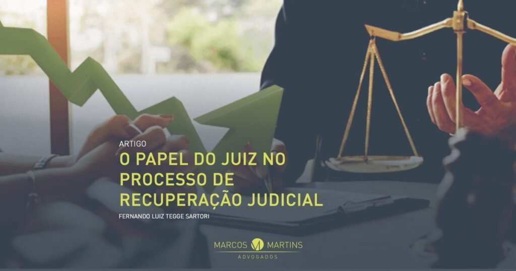 um juiz deliberando sobre um caso judicial