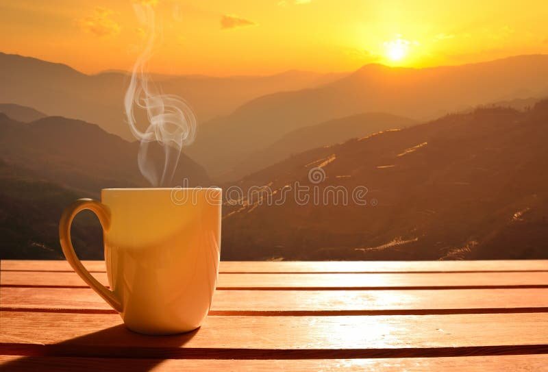 uma xicara de cafe ao amanhecer 1